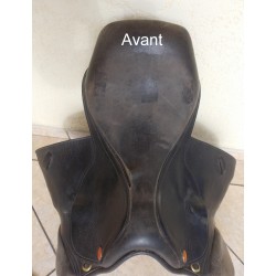 Réparation de selle de cheval (changement de revêtement du siège)