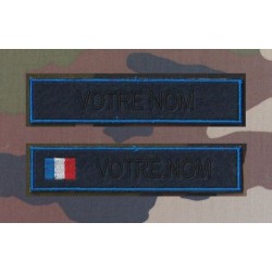 Bande patronymique sur feutre bleu par 2 (1 avec et 1 sans drapeau)