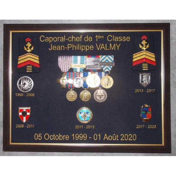 Cadre A3 avec médailles et Attributs (sur devis)