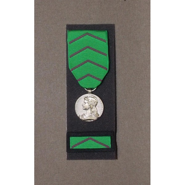 Médaille d'honneur Administration Pénitentiaire bronze avec sa barrette