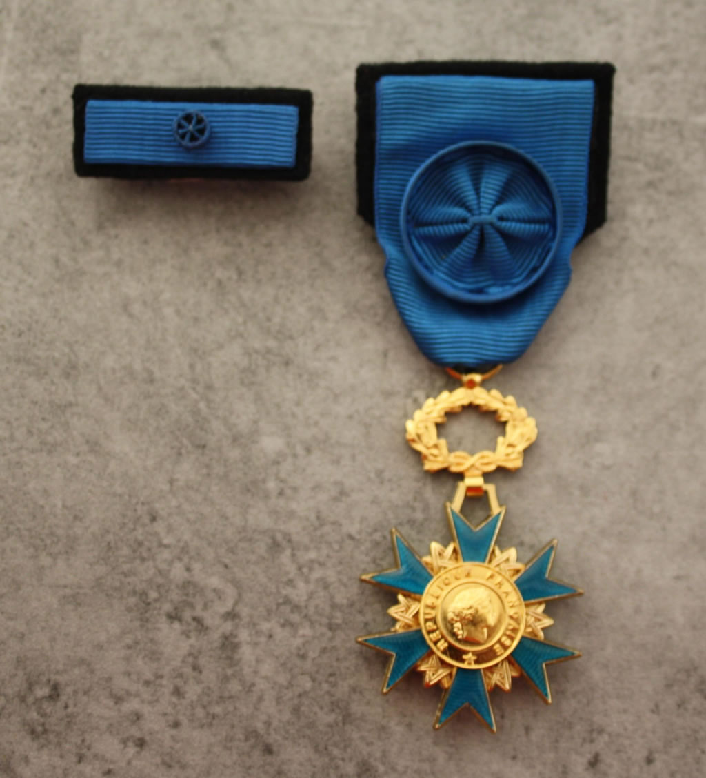 Médaille Ordre national du Mérite Officier avec barrette Médaille Ordre national du Mérite Officier avec barrette