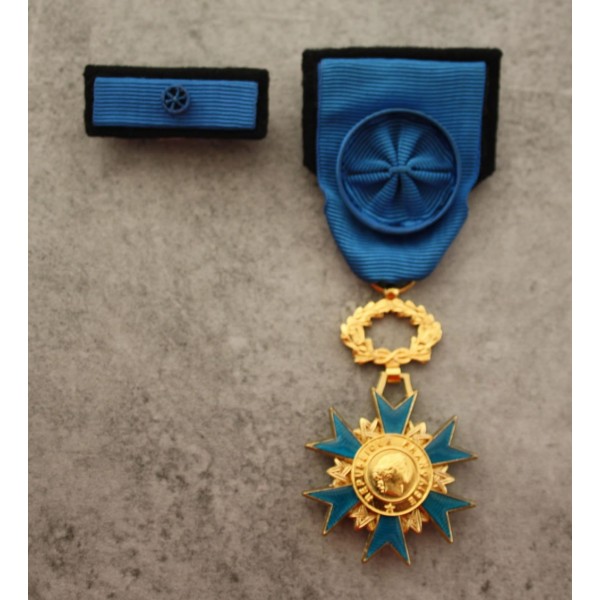 Médaille Ordre national du Mérite Officier avec barrette