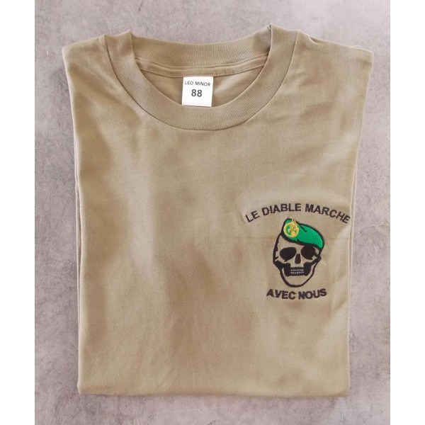 T-shirt brodé le Diable marche  avec nous